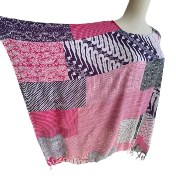 0145/  Pink batik Pattern Poncho, Short kaftan, Swim Cover Up. - Picture 8 of 11
